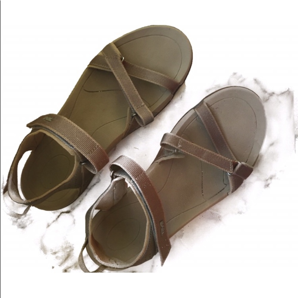 NWOT Teva sandals Sz 8